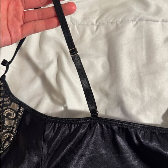 NWT SHEIN BAE Contrast Lace Hook Front Cami Top BLACK SIZE XS - Picture 10 of 14